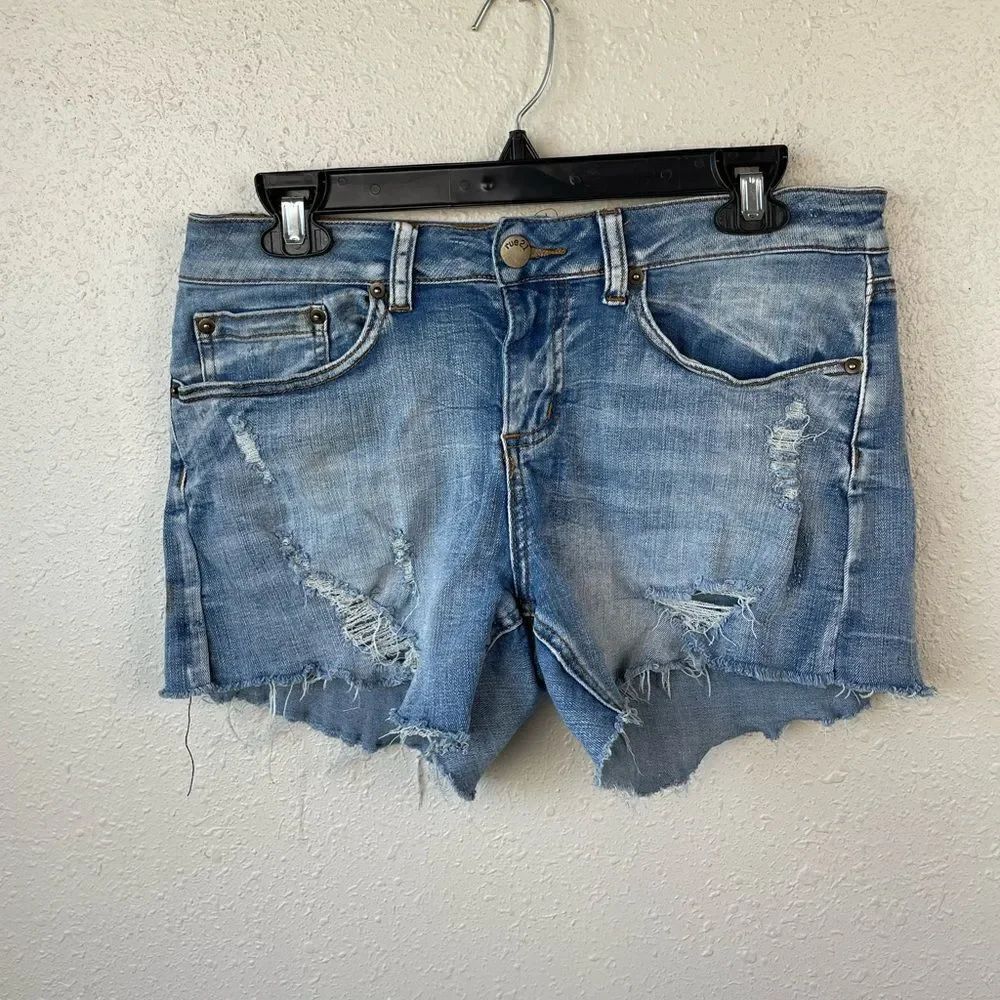 Rue 21 Distressed Stretch Fit Denim Shorts Size 9/10 EUC
